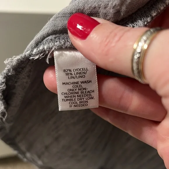 Never Worn! Very Cute! Loft Button Down Grey Shirt, Size Small. - Picture 5 of 5